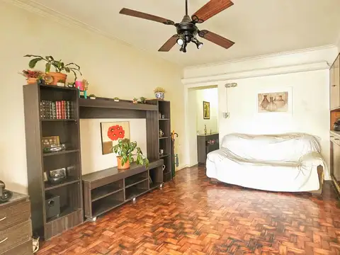 Departamento 3 ambientes - Cocina comedor diario con Balcón al Frente- Espectacular distribución-  (2 Baños) -