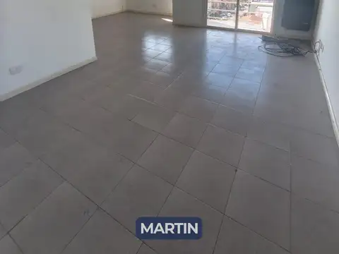 Departamento en Alquiler en Villa Raffo, $ 700.000