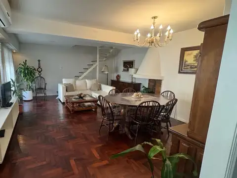 Amplio departamento 4 ambientes tipo duplex al frente en zona centro