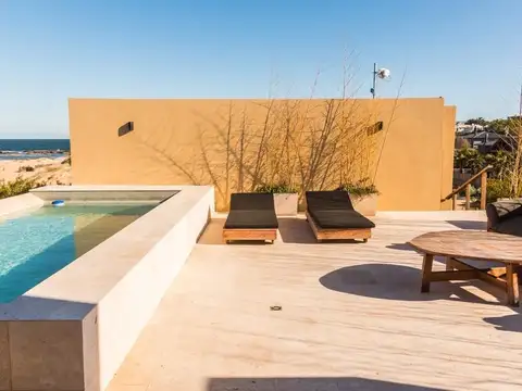 Casa 6 ambientes con 5 baños