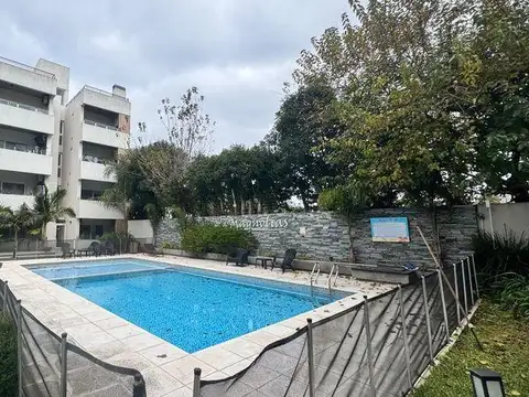 Departamento en alquiler 2 ambientes Magnolias con balcón y cochera en Berazategui