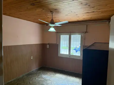 Casa 4 ambientes con 1 baño