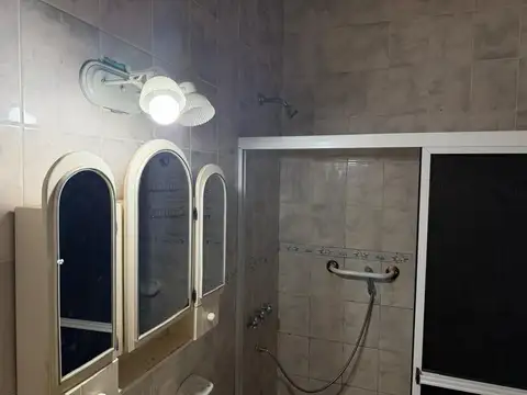 Casa en Alquiler con 1 cochera