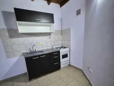 SE ALQUILA LINDO INMUEBLE EN PROPIEDAD HORIZONTAL, 2 AMB. PRIMER PISO POR ESCALERA AL FRENTE