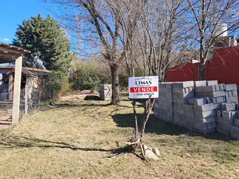 Terreno 270m2 con servicios en puerta.