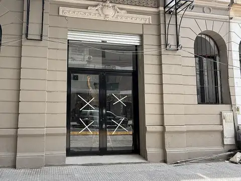 Local de dos plantas en Barracas