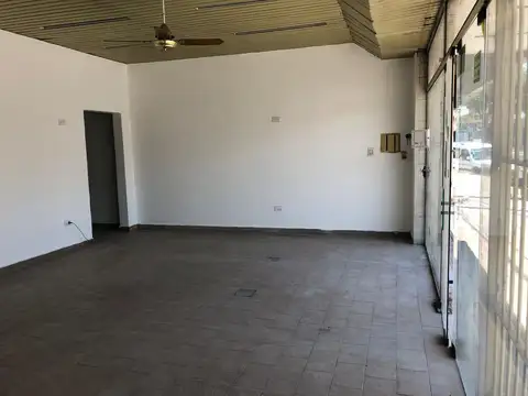 ALQUILER LOCAL COMERCIAL DE 90 M2  EXCELENTE UBICACION 