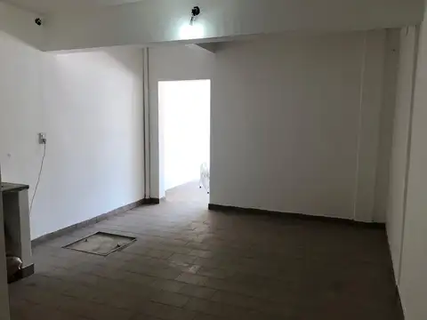 Local en Alquiler en Moron, $ 725.000