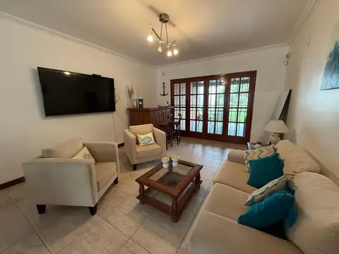 Casa 4 ambientes con 3 baños
