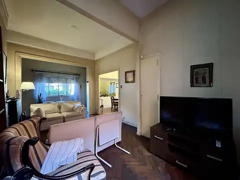 Casa 5 ambientes con 2 baños