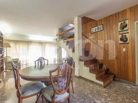 Casa en Venta con 5 cocheras
