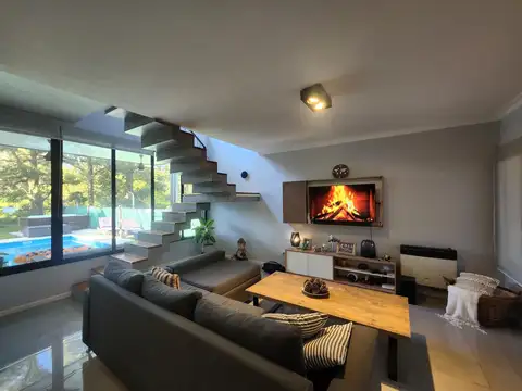 Casa 4 ambientes con 2 baños