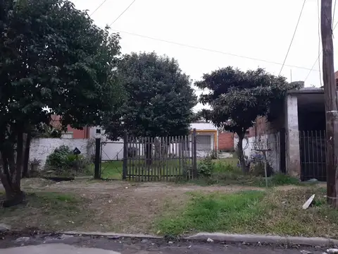 Casa en venta en Isidro Casanova
