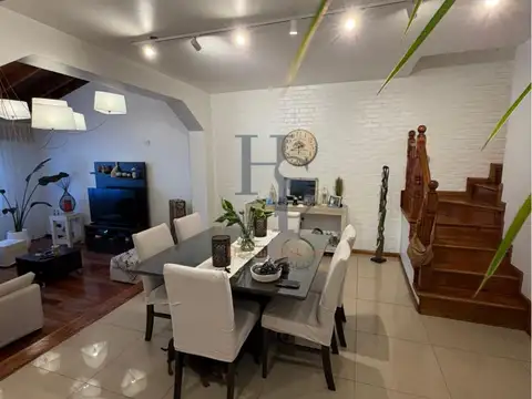 Casa en Venta con 4 cocheras