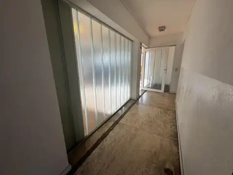 Oficina en Venta con 6 cocheras