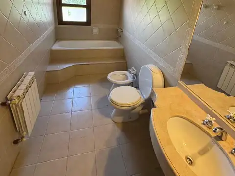 Casa en Venta con 4 cocheras