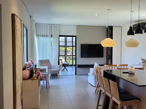 Casa en Venta en Pilar del Este - San Ramiro, USD 215.000