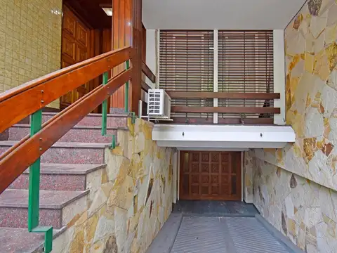 Casa 5 ambientes con 4 baños