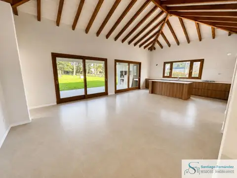 Casa en Venta con 4 cocheras