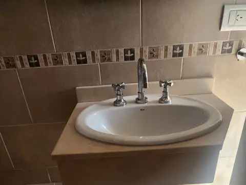 Aristóbulo Del Valle 1100, Piso 5