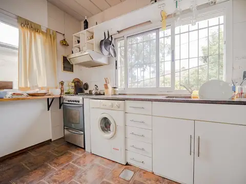 Casa 4 ambientes con 2 baños