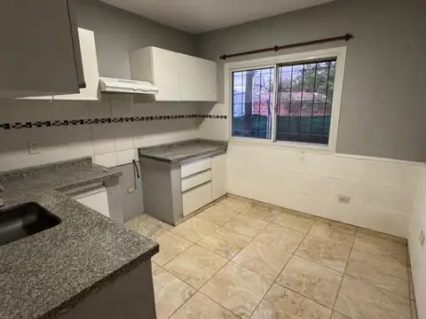 Casa en Alquiler con 1 cochera