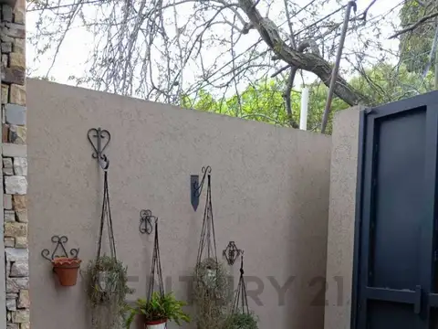 Casa 5 ambientes con 2 baños