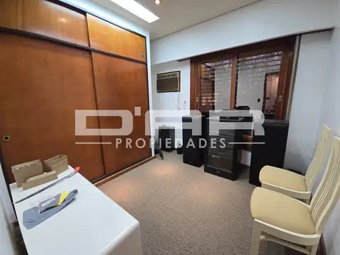 Casa 10 ambientes con 4 baños