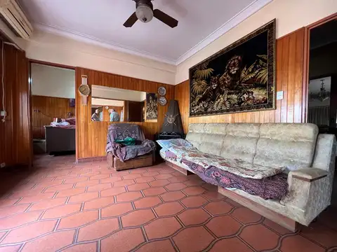 EN VENTA DEPARTAMENTO EN EDIFICIO DE 3 PLANTAS, CUENTA CON INGRESO VEHICULAR COMPARTIDO - FICHA 9754