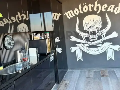 Casa en Alquiler con 10 cocheras