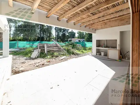 Casa 4 ambientes con 2 baños