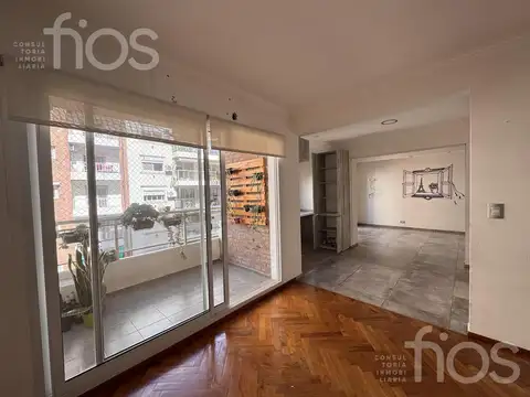 VENTA DEPARTAMENTO DE TRES DORMITORIOS EN PISO EXCLUSIVO CON BALCÓN Y COCHERA EN PICHINCHA