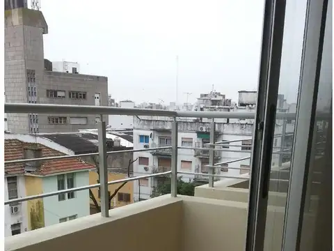 1 amb balcon al frente