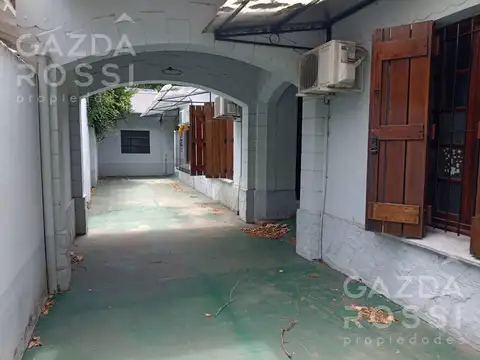 Casa en Alquiler con 1 cochera