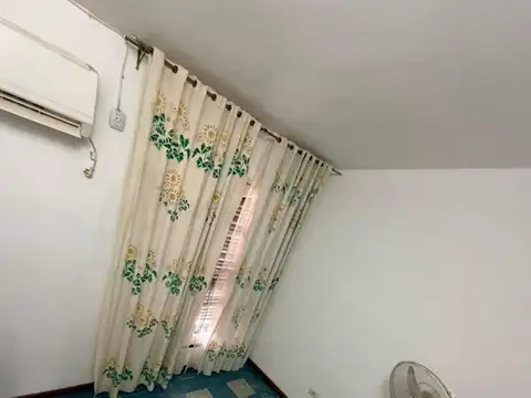 Casa en Alquiler con 2 cocheras