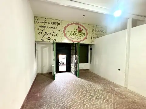 Local de amplias dimensiones en Temperley - Avellaneda 915