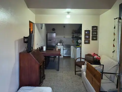 PH - Independiente - 2 dormitorios - Patio.