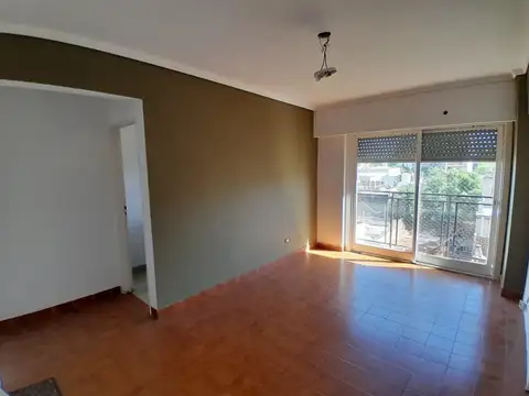 Depto 1 amb balcón francés