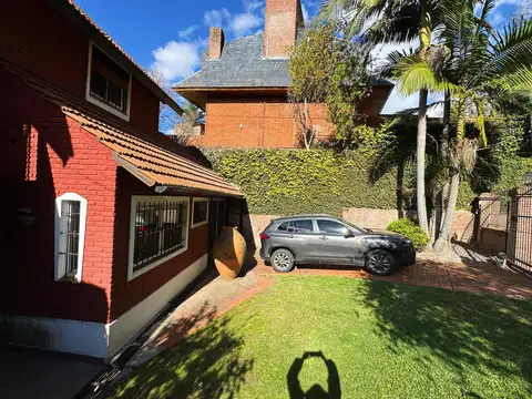 Casa en Venta con 2 cocheras