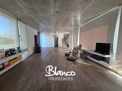 Casa 6 ambientes con 4 baños