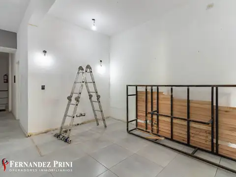 Local en Venta Via Púb.