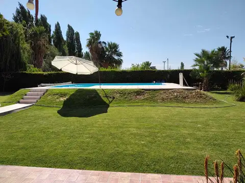 CASA QUINTA CON QUINCHO Y PILETA RODEO DEL MEDIO