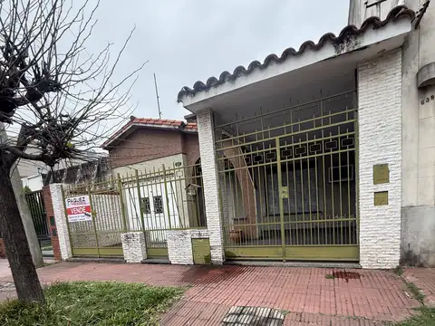 Casa 6 ambientes con 1 baño