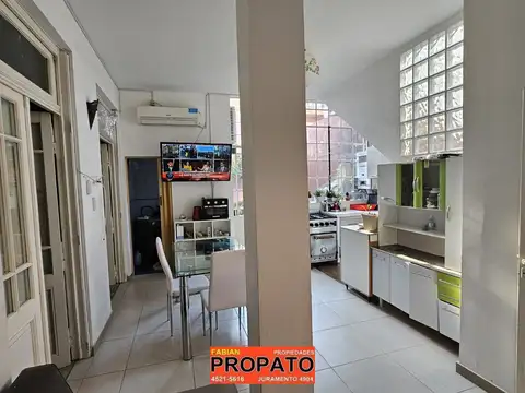 3 phs en conjunto, uno de 4 ambientes refaccionado en PB y 2 de 2 ambientes a estrenar en un 1 piso!