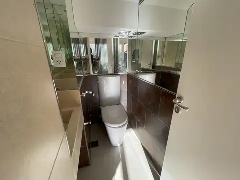 Casa en Alquiler con 1 cochera