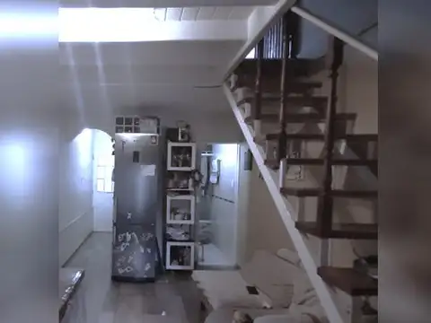 OPORTUNIDAD RAMOS MEJIA  DUPLEX APTO CREDITO 3 AMB 2 PLANTAS REMODELADO, PATIO, SIN EXPENSAS