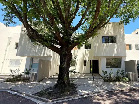 Roma 1300 Triplex Las Lomas de San Isidro
