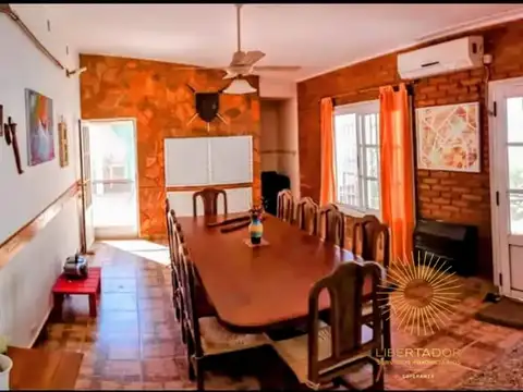 Casa 10 ambientes con 3 baños