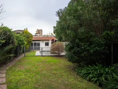 Venta Casa con gran lote en Haedo Norte.