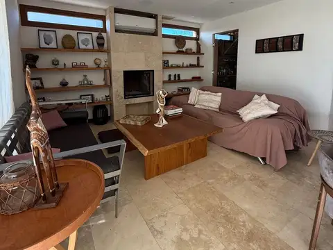 Casa en Venta en El Cantón - Barrio Golf, USD 560.000